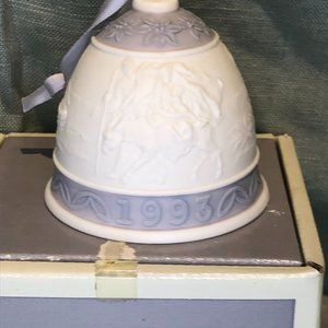 Lladro vintage 1993 Christmas Bell ornament porcelain dated w/ box